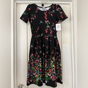 Lularoe S Amelia Floral NWT 🦄